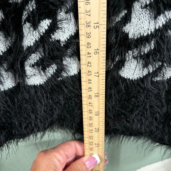 Forever 21 Women's Fuzzy Knit Houndstooth Cardigan Sweater‎ Medium - Picture 7 of 10